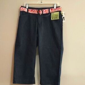 New Lee Women's Natural Fit Women's Size 8 Dark Wash Denim Capri Red Floral Belt